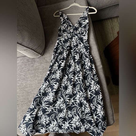 Madewell - Smocked Halter Midi Dress in Poplin - Picture 2 of 4